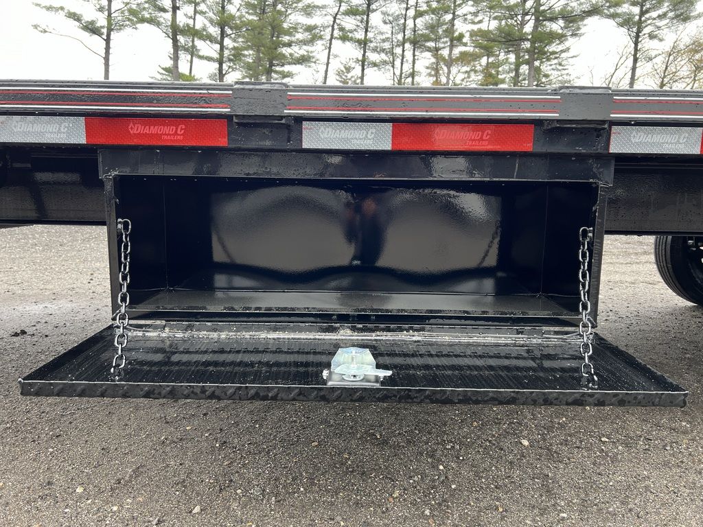 2024 Diamond C 8.5×24 15K Powder Coated Deckover Equipment Trailer - Image 5