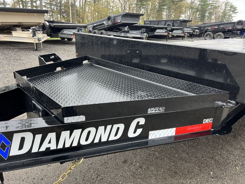 2024 Diamond C 8.5×24 15K Powder Coated Deckover Equipment Trailer - Image 8