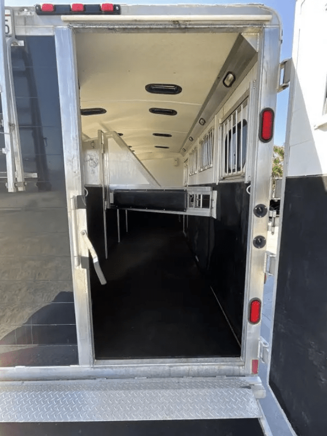 2005 Jamco 4 Horse Gooseneck Trailer - Image 22
