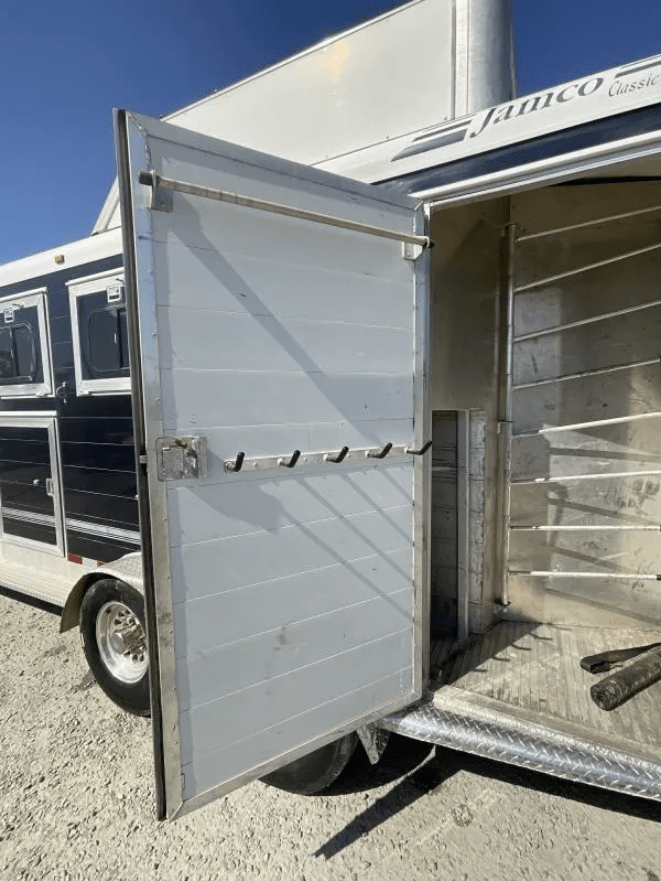2005 Jamco 4 Horse Gooseneck Trailer - Image 17