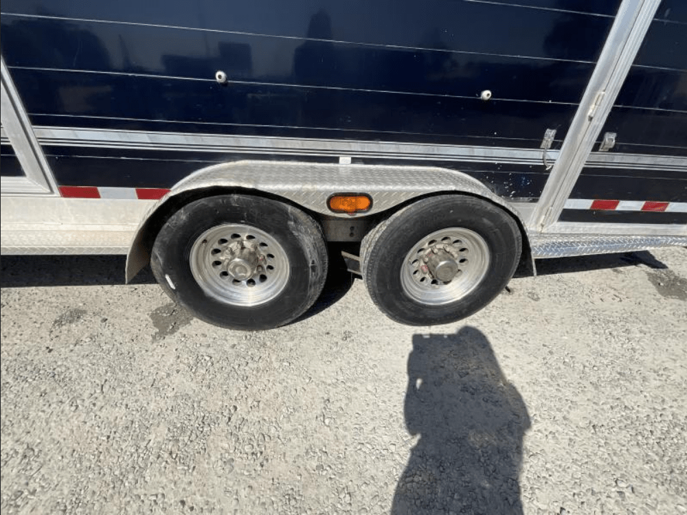 2005 Jamco 4 Horse Gooseneck Trailer - Image 7