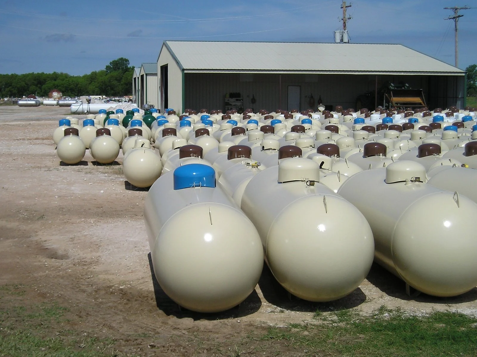 500 Gallon Above Ground Propane Tanks New Certified Tanks - Image 3